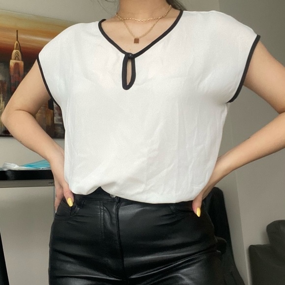 EVERLY White Trim Keyhole Short Sleeve Blouse - Picture 2 of 7